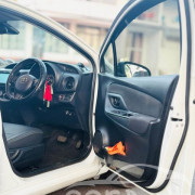TOYOTA VITZ 2017
