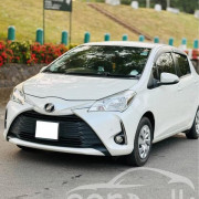 TOYOTA VITZ 2017