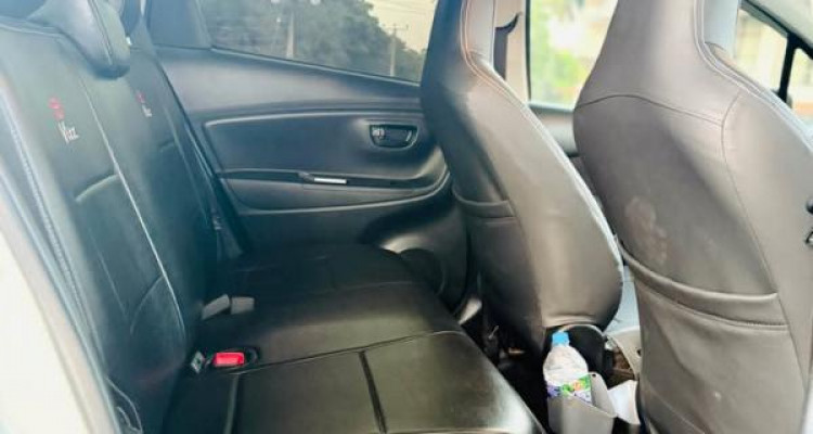 TOYOTA VITZ 2017