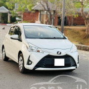 TOYOTA VITZ 2017