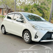 TOYOTA VITZ 2017