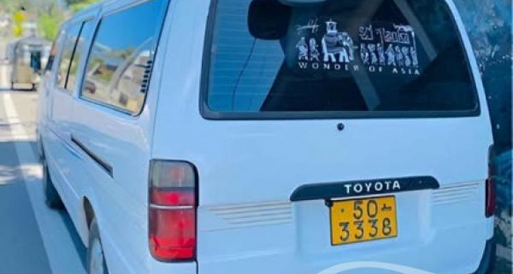 TOYOTA HIACE LH30 1982