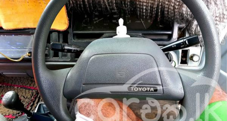 TOYOTA HIACE LH30 1982