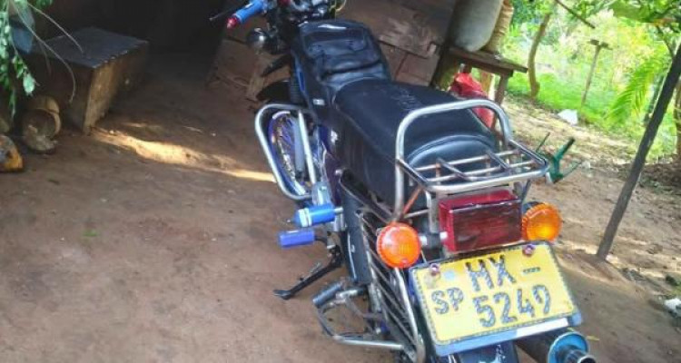 BAJAJ BOXER 2004