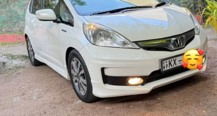 HONDA FIT GP4 2013