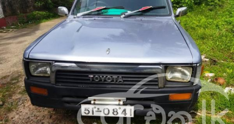 TOYOTA HILUX 1989