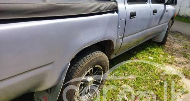 TOYOTA HILUX 1989