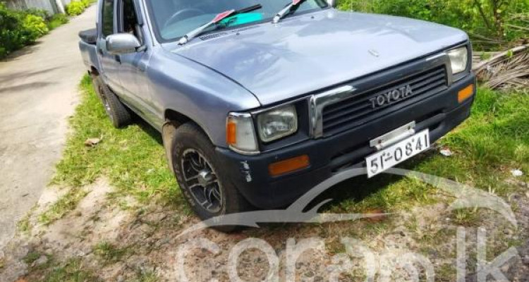 TOYOTA HILUX 1989