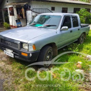 TOYOTA HILUX 1989