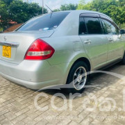 NISSAN TIIDA 2005