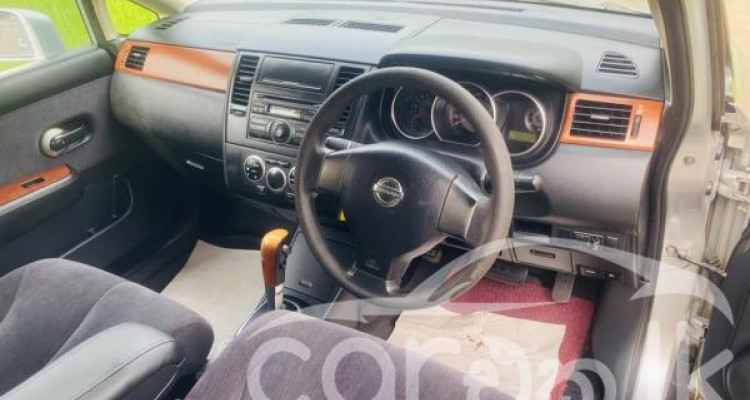 NISSAN TIIDA 2005