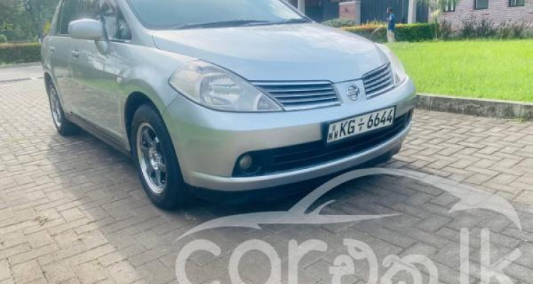 NISSAN TIIDA 2005