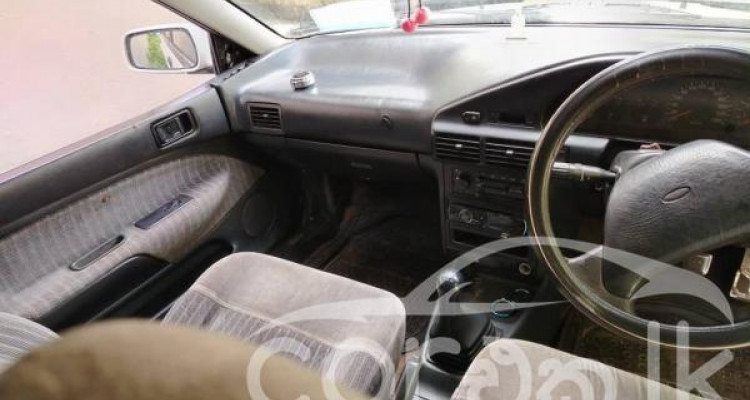 FORD LASER 1990