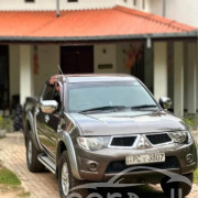MITSUBISHI L200 2011