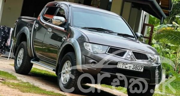 MITSUBISHI L200 2011