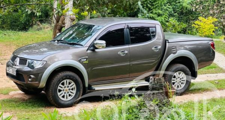 MITSUBISHI L200 2011