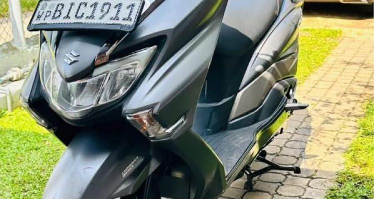 SUZUKI BURGMAN 2019