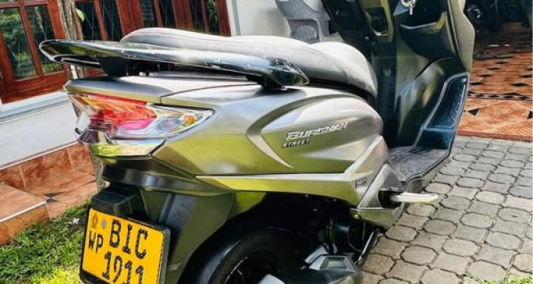 SUZUKI BURGMAN 2019