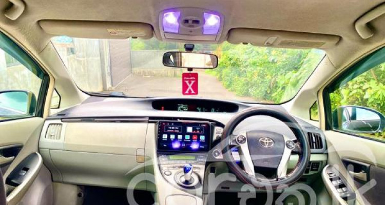 TOYOTA PRIUS 2011
