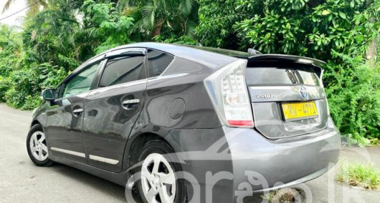 TOYOTA PRIUS 2011