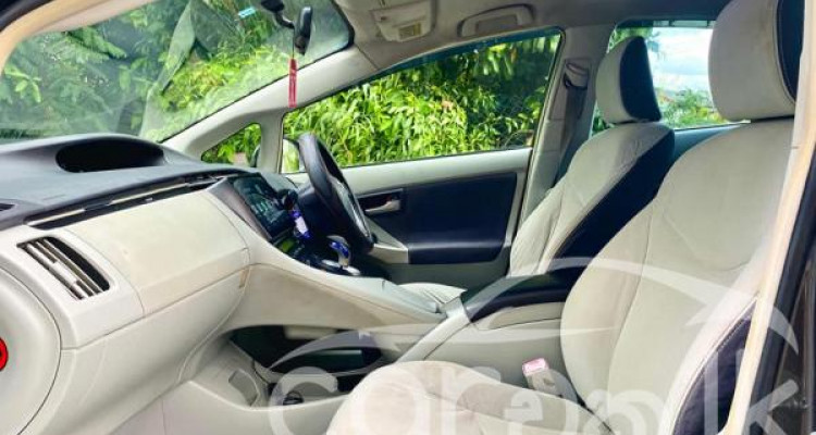TOYOTA PRIUS 2011