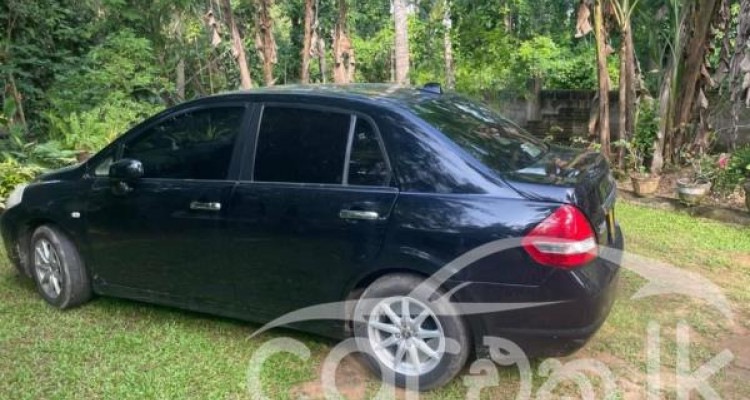 NISSAN TIIDA 2006