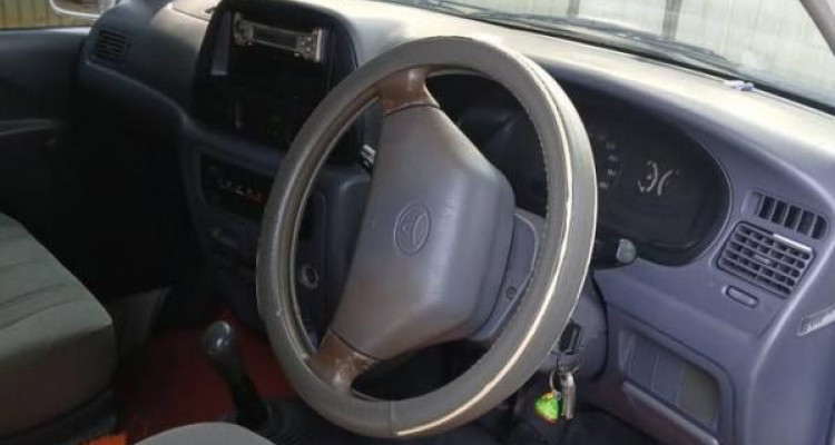 TOYOTA NOAH CR42 1999