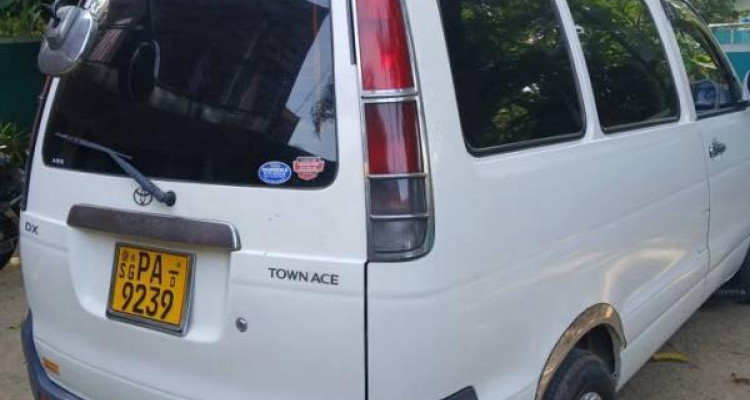 TOYOTA NOAH CR42 1999