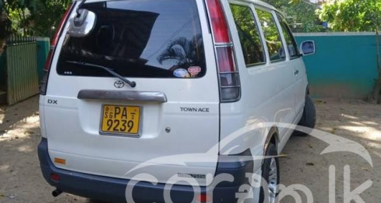 TOYOTA NOAH CR42 1999