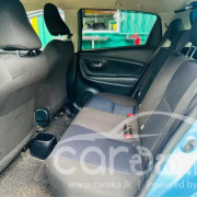 TOYOTA VITZ 2016