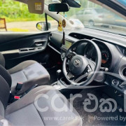 TOYOTA VITZ 2016