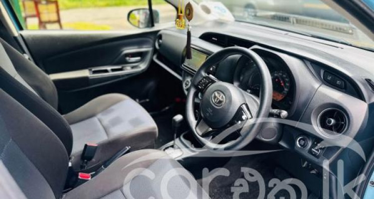 TOYOTA VITZ 2016