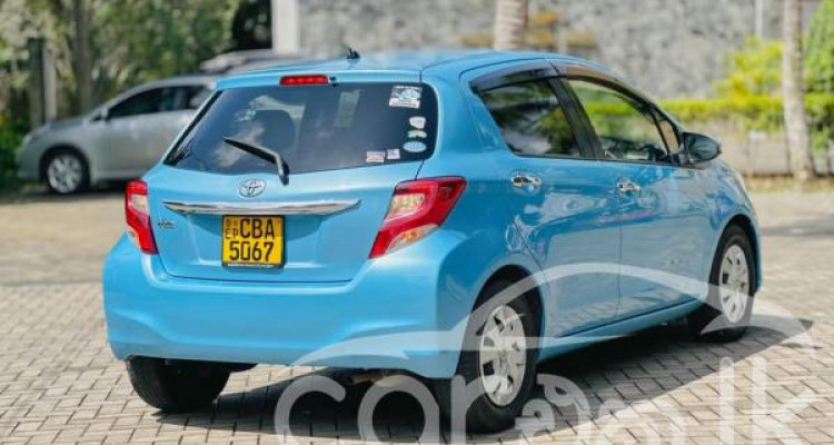 TOYOTA VITZ 2016
