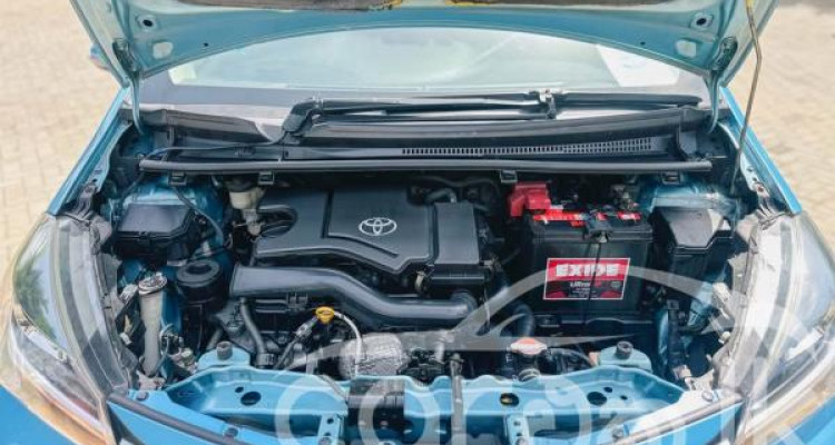 TOYOTA VITZ 2016