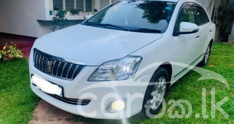 TOYOTA PREMIO 2013