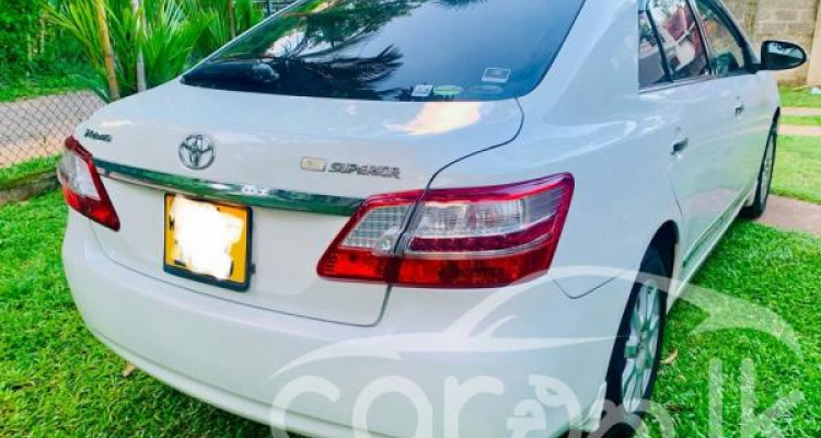 TOYOTA PREMIO 2013