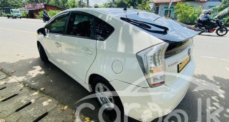 TOYOTA PRIUS 2011