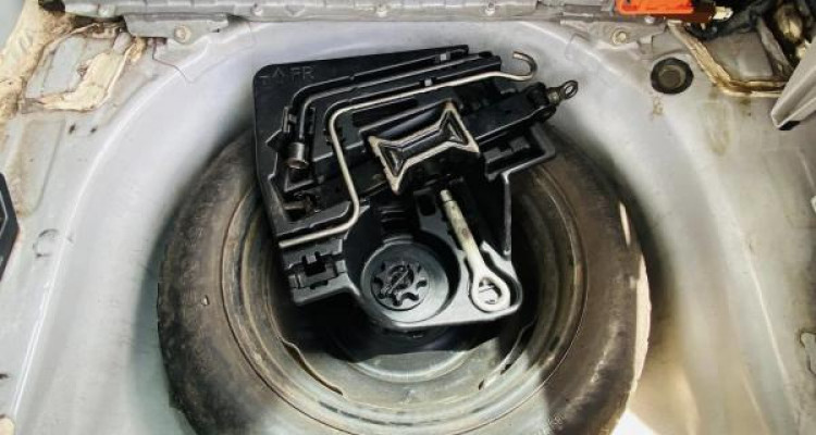 TOYOTA PRIUS 2011