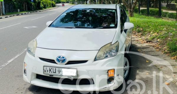 TOYOTA PRIUS 2011