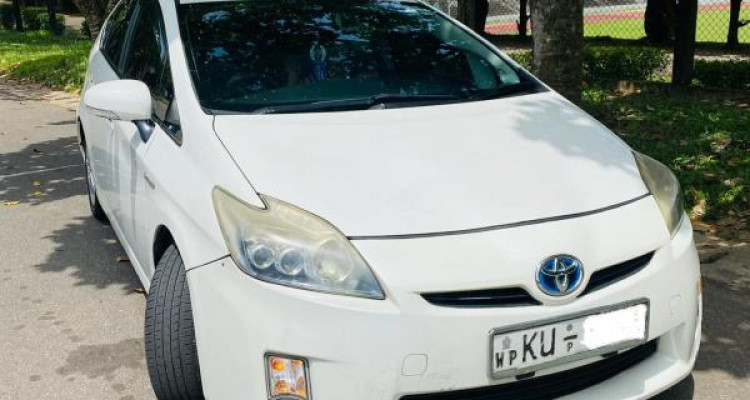 TOYOTA PRIUS 2011