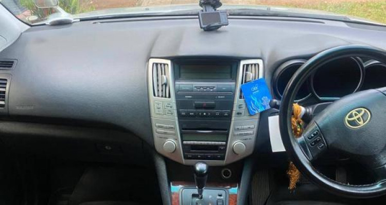 TOYOTA HARRIER 2004