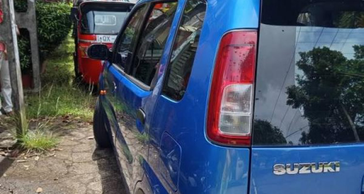 SUZUKI SWIFT 2001