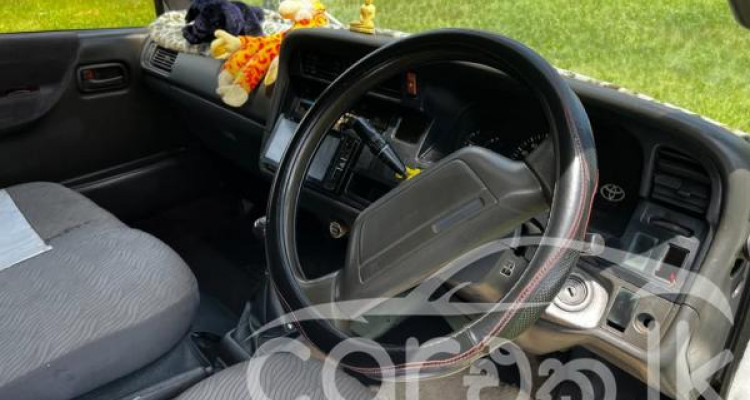 TOYOTA HIACE LH113 1993