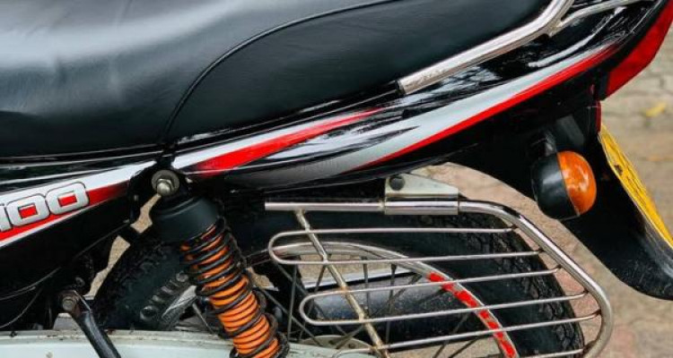 BAJAJ CT100 2018