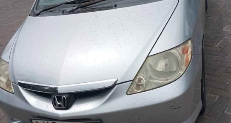 HONDA FIT ARIA 2005