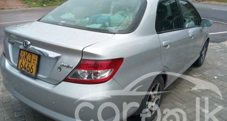 HONDA FIT ARIA 2005
