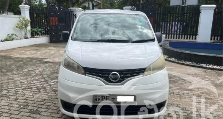 NISSAN NV200 2011