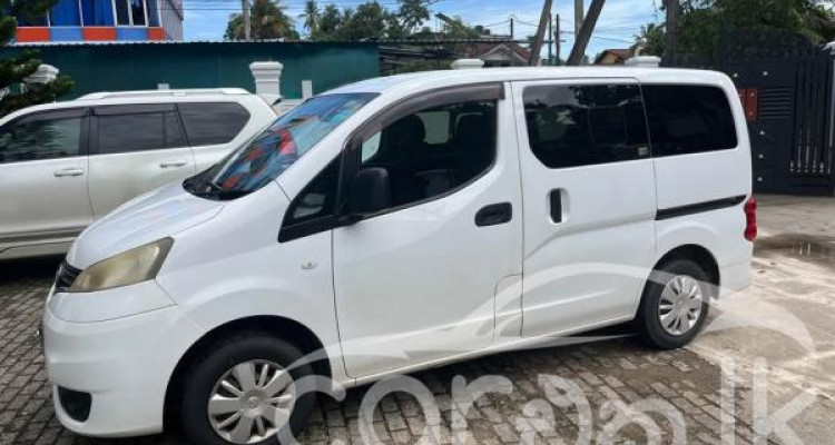 NISSAN NV200 2011