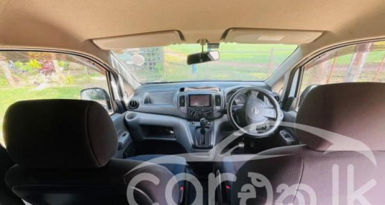 NISSAN NV200 2011