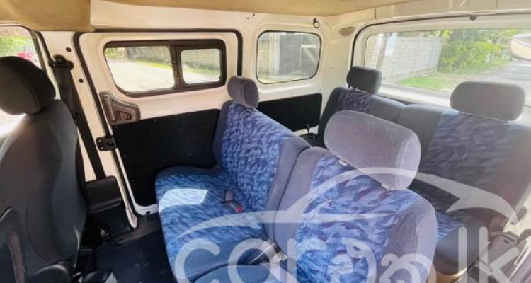 NISSAN NV200 2011
